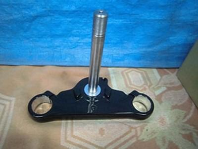 ステムとトップブリッジの粉体塗装事例